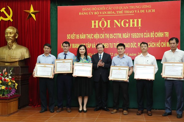 Bộ trưởng Nguyễn Văn Hùng: Học tập và làm theo Bác phải thực chất, thường xuyên - Anh 9