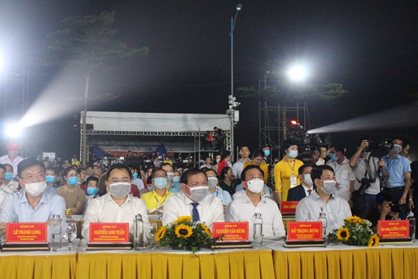 Khai hội du lịch biển Sầm Sơn - Anh 1