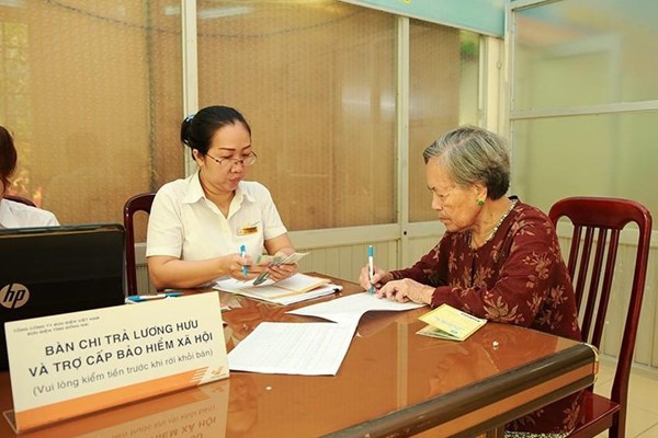 Đáng lo ngại khi người lao động nhận BHXH một lần tăng nhanh - Anh 1