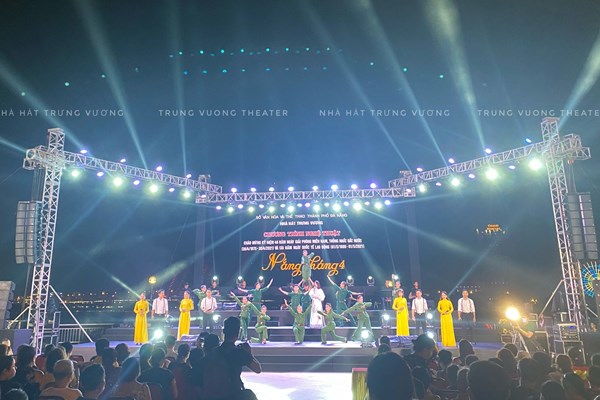 “Nắng tháng Tư”- chương trình nghệ thuật đặc sắc mừng Ngày hội Thống nhất - Anh 1