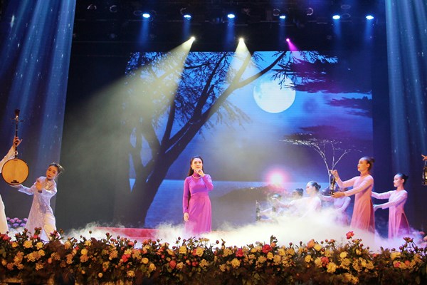 Đặc sắc chương trình “Hội tụ tinh hoa nghệ thuật Việt” - Anh 8