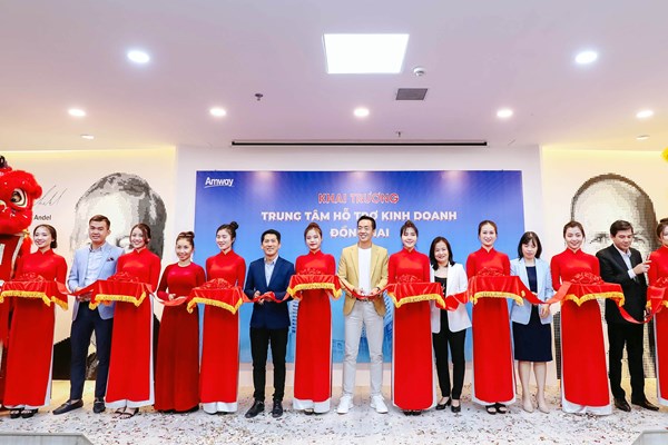 Amway Việt Nam được vinh danh 10 năm liên tục là doanh nghiệp FDI kinh doanh thành công nhất - Anh 2