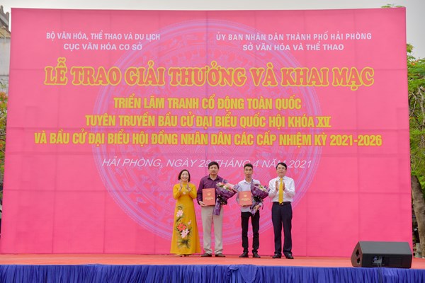 Trao giải, khai mạc triển lãm tranh cổ động tuyên truyền về bầu cử - Anh 4