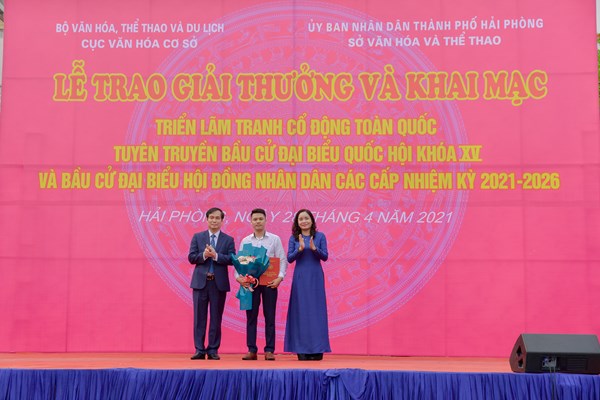 Trao giải, khai mạc triển lãm tranh cổ động tuyên truyền về bầu cử - Anh 2