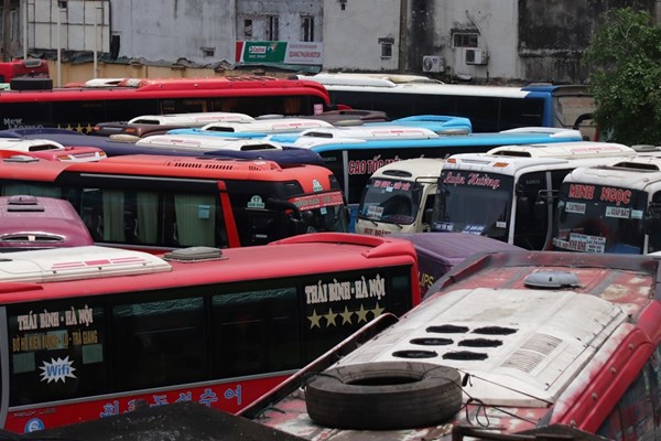 Hà Nội: Các bến xe tăng cường phòng dịch và chống tăng giá dịp nghỉ lễ - Anh 1