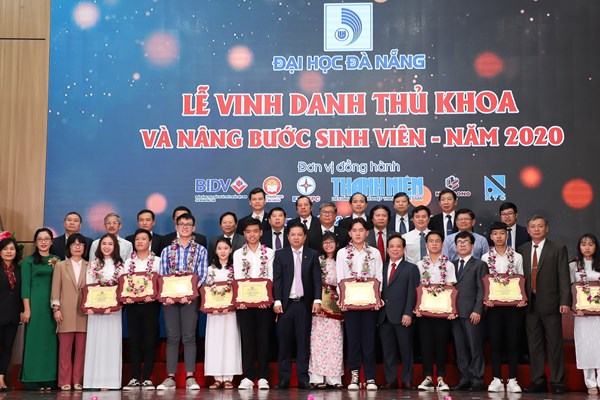 Đại học Đà Nẵng: Diện mạo đổi mới và phát triển của một đại học vùng trọng điểm Quốc gia - Anh 2