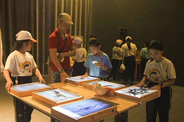 Độc đáo tour khám phá khoa học - Anh 2