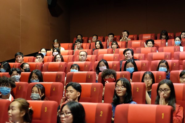 TP.HCM dừng hoạt động massage, xông hơi, rạp chiếu phim, tiệm game - Anh 1