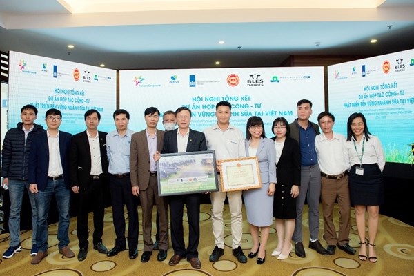 Nông dân Cô gái Hà Lan làm giàu trên mảnh đất quê hương từ chăn nuôi bền vững - Anh 1