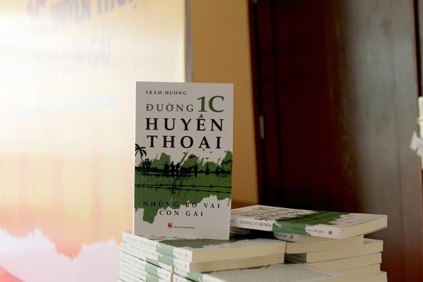 Đường 1C huyền thoại “sống dậy” qua từng trang sách - Anh 1