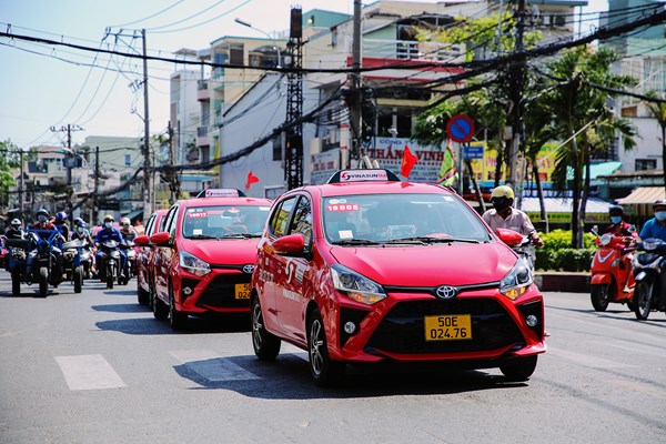 Vinasun ra mắt dòng taxi với màu sắc nhận diện mới - Anh 1