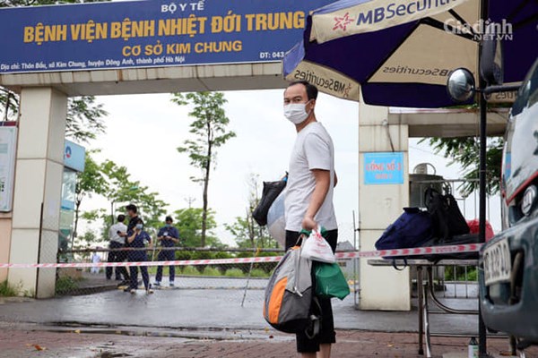 Hà Nội: Cách ly và theo dõi sức khoẻ 28 ngày với người đến Bệnh viện Bệnh nhiệt đới TƯ - Anh 1