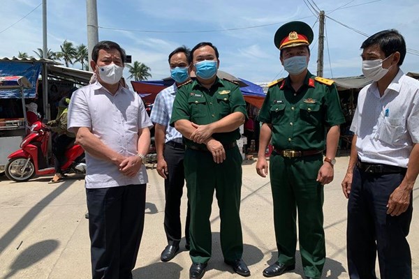 Quảng Ngãi: Phong tỏa khu vực thanh niên mắc Covid-19 sinh sống - Anh 1