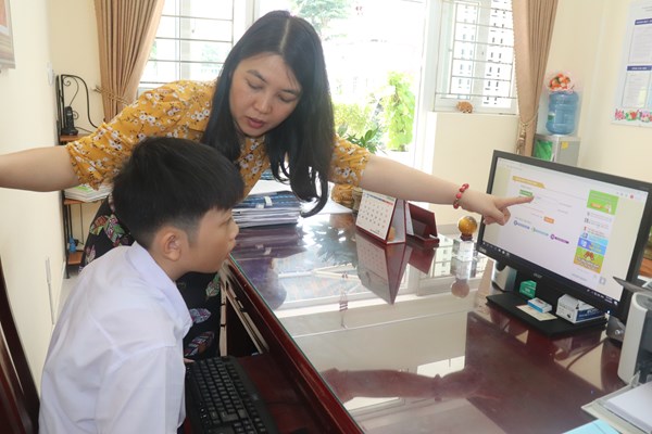 Tạm hoãn kiểm tra học kỳ 2 cho học sinh toàn thành phố - Anh 1