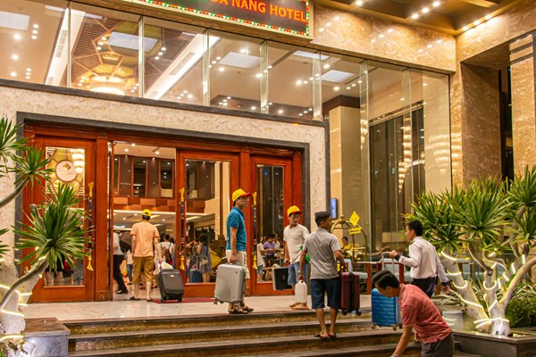 Đà Nẵng: Đề nghị tạo điều kiện, hỗ trợ du khách trong thời gian chống dịch - Anh 1