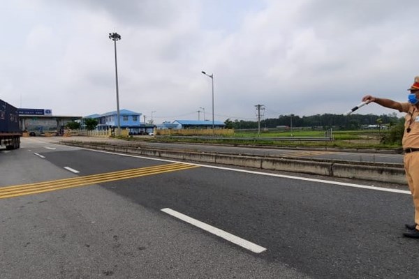 Quảng Nam lập 7 chốt kiểm soát phòng, chống dịch Covid-19 - Anh 1