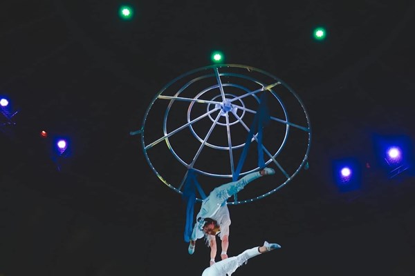 Sân khấu vượt khó mùa dịch: Sẵn sàng chờ ngày sáng đèn - Anh 2