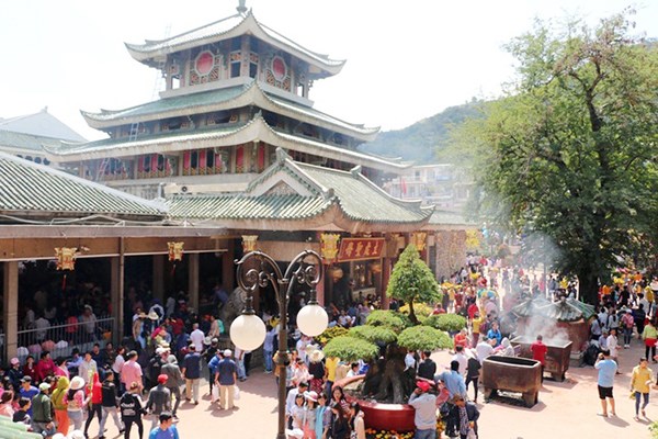 An Giang: Tạm dừng các hoạt động trong khu Du lịch quốc gia Núi Sam - Anh 1