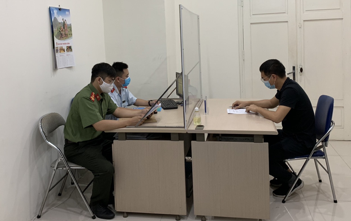 Xử phạt 12,5 triệu đồng người đàn ông đăng tin sai sự thật về phong toả Hà Nội - Anh 1