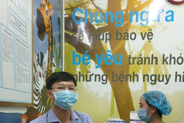 Quảng Ngãi: 8 trường hợp sốc phản vệ sau khi tiêm vắcxin phòng Covid-19 - Anh 1
