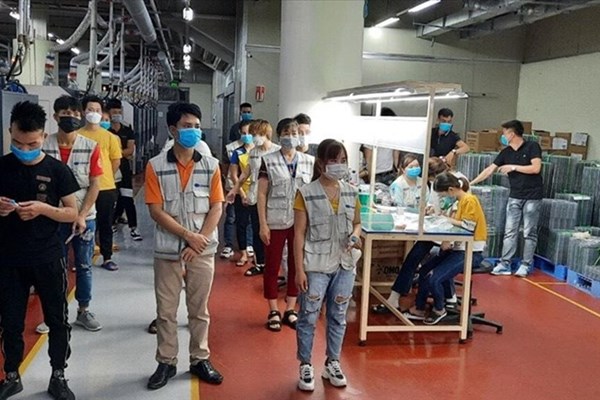 Bắc Giang: Thêm 12 ca mắc Covid-19 liên quan đến khu công nghiệp - Anh 1