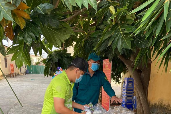 “Kích hoạt” bếp ăn miễn phí cho người cách ly tập trung - Anh 1