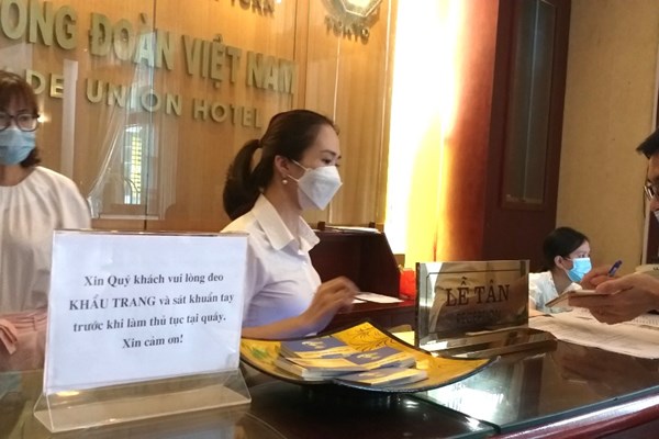 Hàng nghìn cơ sở lưu trú chưa đăng ký và tự đánh giá an toàn Covid-19: Khách biết đâu mà lần - Anh 1