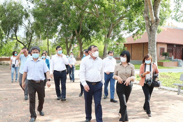 Bộ trưởng Nguyễn Văn Hùng thị sát một số di tích lịch sử ở Gia Lai - Anh 2