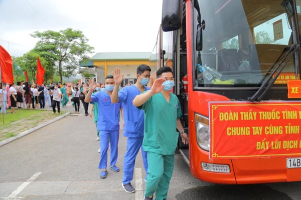 Chiều 15.5, Việt Nam tăng 129 ca mắc, tăng cường công tác quản lý lao động nước ngoài làm việc tại Việt Nam - Anh 1