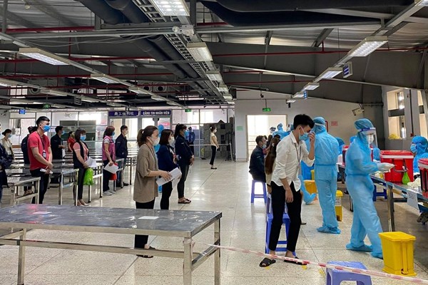Chiều 15.5, Việt Nam tăng 129 ca mắc, tăng cường công tác quản lý lao động nước ngoài làm việc tại Việt Nam - Anh 2