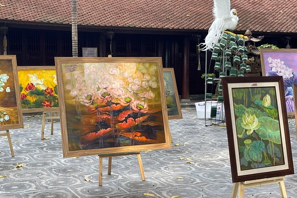 Trao tặng 108 bức tranh sen, truyền động lực vượt qua khó khăn do đại dịch Covid-19 - Anh 6