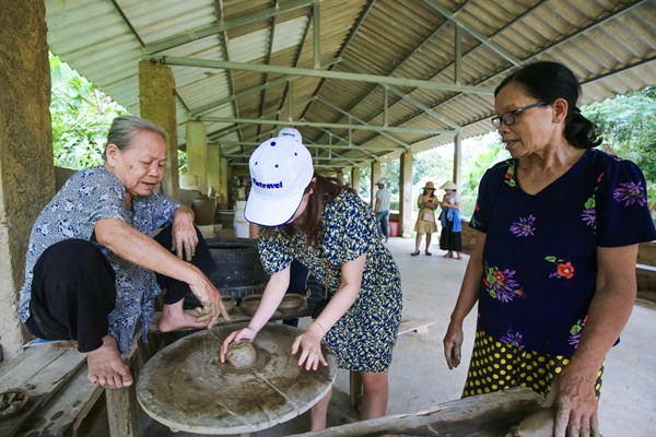 Trải nghiệm làng cổ Phước Tích với các dịch vụ thông minh - Anh 2
