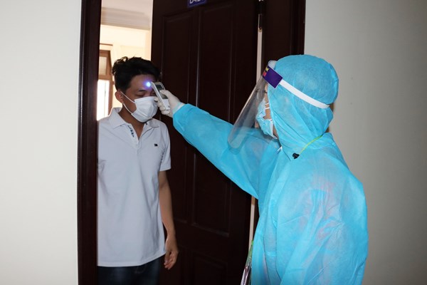 TT-Huế: Hướng dẫn thực hiện công tác bầu cử cho hàng nghìn cử tri đang cách ly - Anh 2