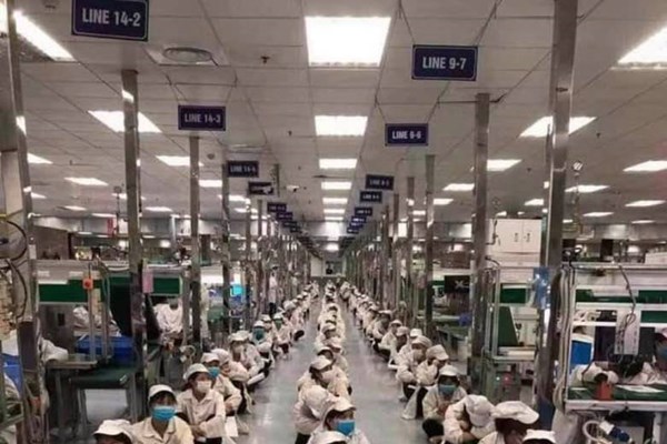 Bắc Giang: Xuyên đêm lấy mẫu xét nghiệm, sẽ tiếp tục ghi nhận F0 ở nhiều công ty - Anh 1