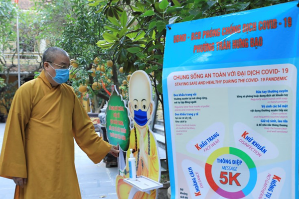 Mùa Phật đản an toàn trong làn sóng đại dịch Covid-19 - Anh 2