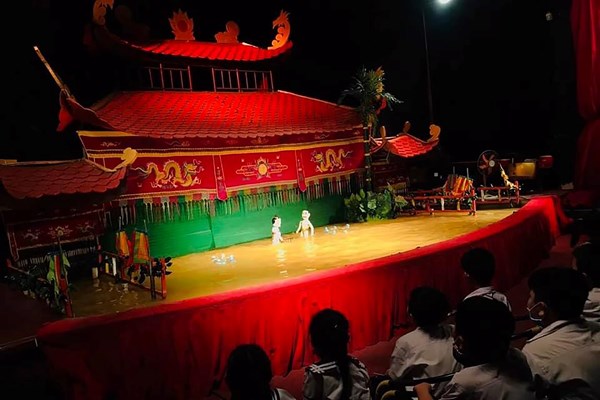 Múa rối nước chủ động ứng phó trong điều kiện mới - Anh 1