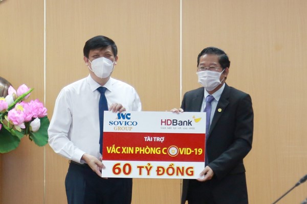 Sovico Group và HDBank ủng hộ 60 tỷ đồng cho chương trình vaccine phòng ngừa Covid-19 - Anh 1