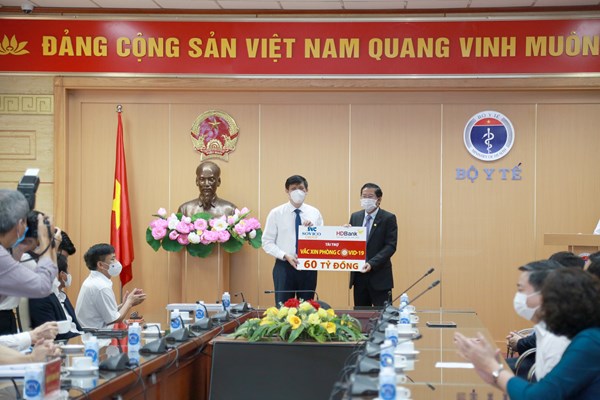 Sovico Group và HDBank ủng hộ 60 tỷ đồng cho chương trình vaccine phòng ngừa Covid-19 - Anh 2