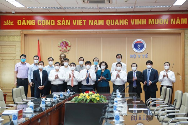 Sovico Group và HDBank ủng hộ 60 tỷ đồng cho chương trình vaccine phòng ngừa Covid-19 - Anh 5
