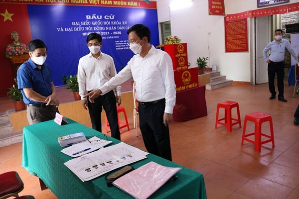 Hà Nội rực rỡ cờ hoa chào đón Ngày hội non sông - Anh 6