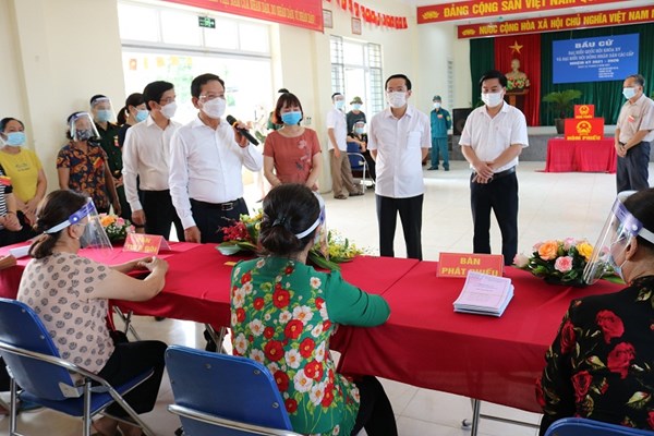 Hà Nội rực rỡ cờ hoa chào đón Ngày hội non sông - Anh 4