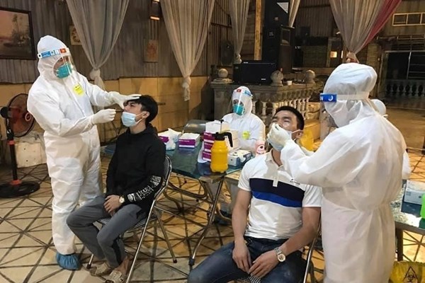 Chủ tịch xã bị tạm đình chỉ vì để địa bàn xảy ra chùm 17 ca nhiễm Covid-19 - Anh 1