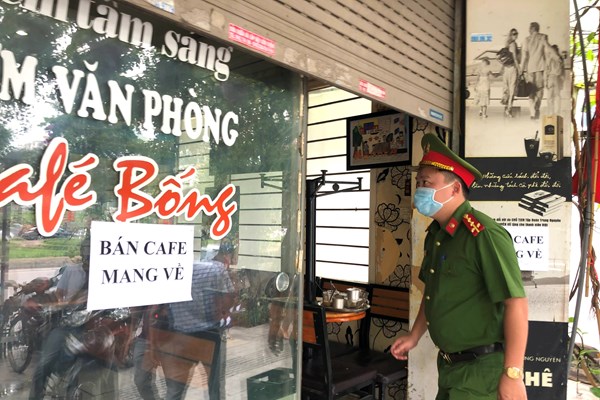 Hà Nội: Kiểm tra, kịp thời nhắc nhở các chủ nhà hàng chưa thực hiện nghiêm Công điện của TP - Anh 11