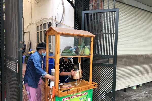 Hà Nội: Kiểm tra, kịp thời nhắc nhở các chủ nhà hàng chưa thực hiện nghiêm Công điện của TP - Anh 10