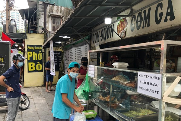 Hà Nội: Kiểm tra, kịp thời nhắc nhở các chủ nhà hàng chưa thực hiện nghiêm Công điện của TP - Anh 1