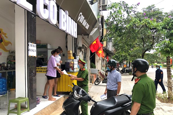 Hà Nội: Kiểm tra, kịp thời nhắc nhở các chủ nhà hàng chưa thực hiện nghiêm Công điện của TP - Anh 4