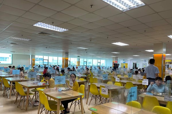 Đảm bảo phòng dịch nhưng không đình trệ sản xuất - Anh 1