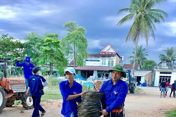 Điểm sáng lan tỏa phong trào​​​​​​​ Thắp sáng đường quê - Anh 2