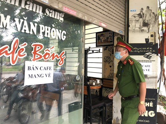 Chủ tịch TP Hà Nội cảm ơn người dân, tiểu thương đã thực hiện nghiêm quy định phòng, chống dịch - Anh 2