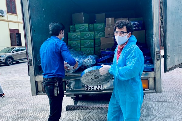 Nghệ sĩ chung tay chống dịch covid-19: Xin đừng ngần ngại,hãy lên đường... - Anh 4